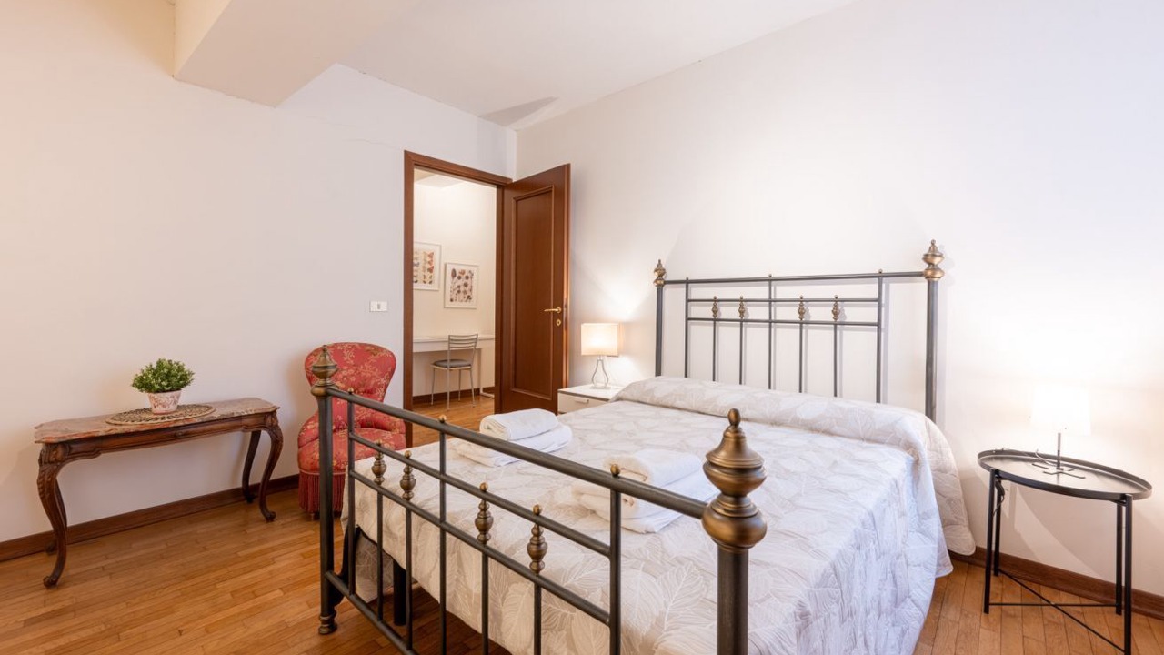 Photo of Bedroom in Parma City Centre