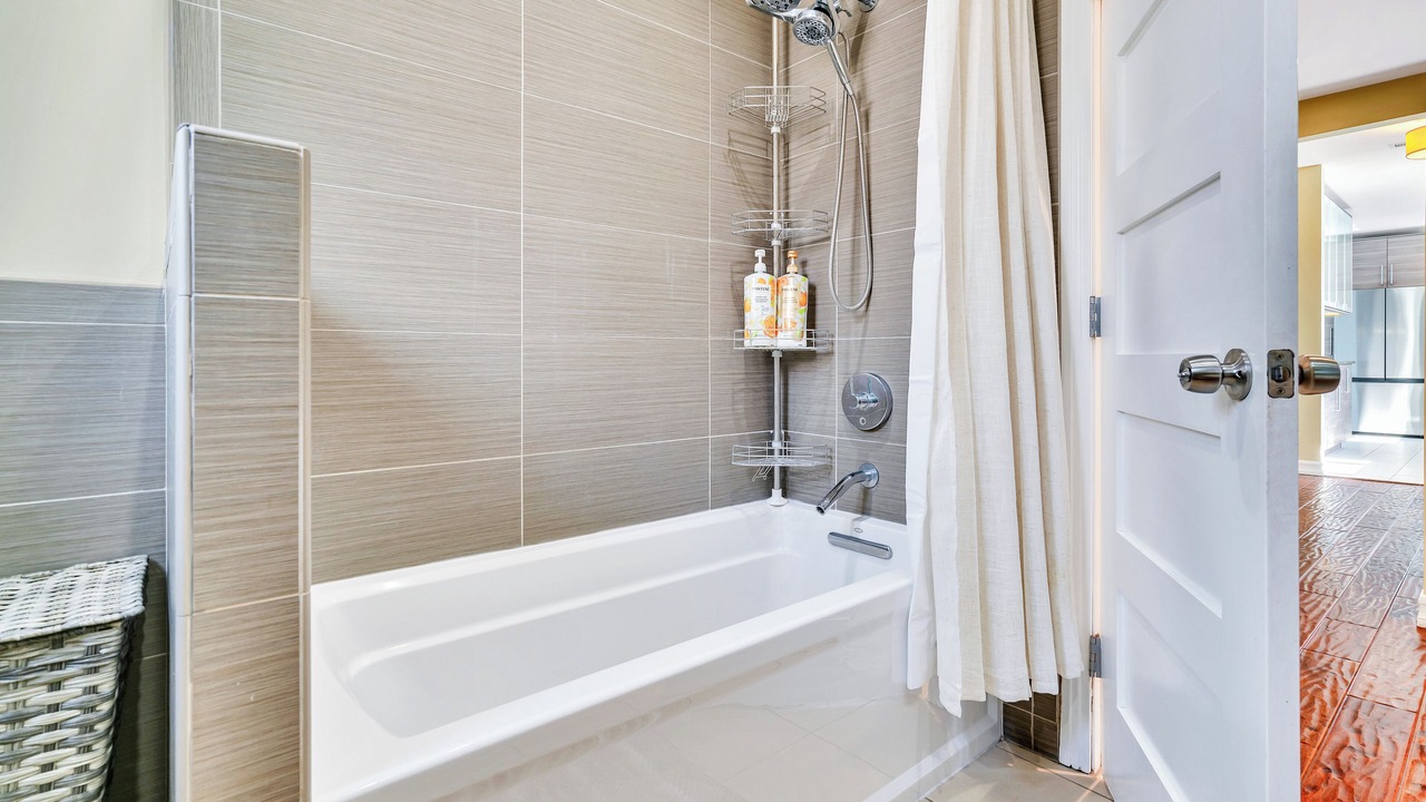 Photo of Bathroom in Los Cerritos