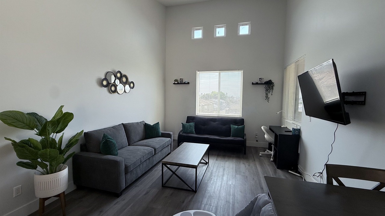 Photo of Livingroom in Lawndale