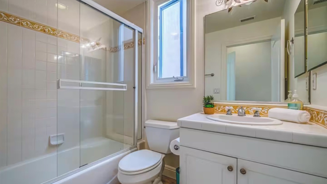 Photo of Bathroom in The Strand