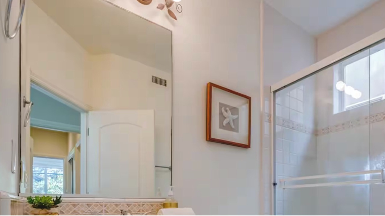 Photo of Bathroom in The Strand