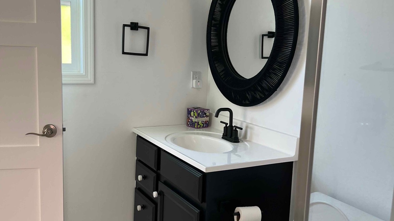 Photo of Bathroom in Carthay Circle
