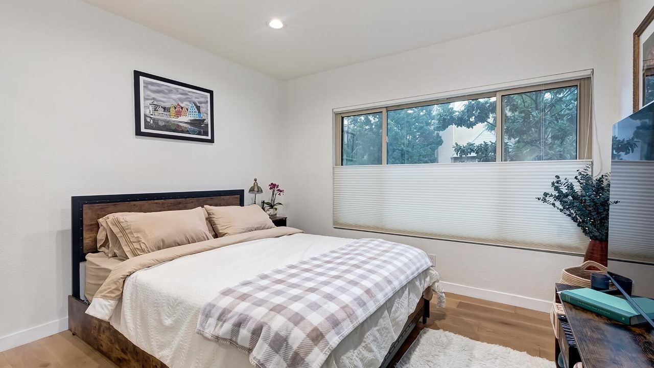 Photo of Bedroom in Beverly Grove