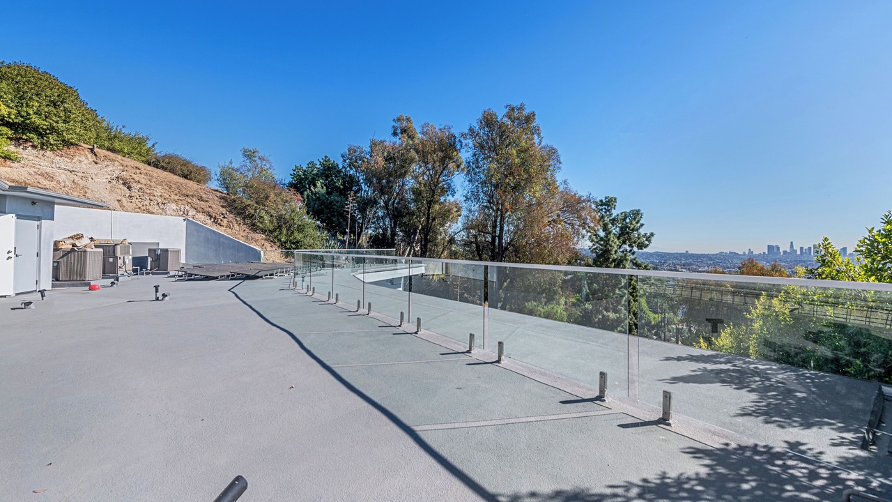Photo of Patio Balcony in Beachwood Canyon