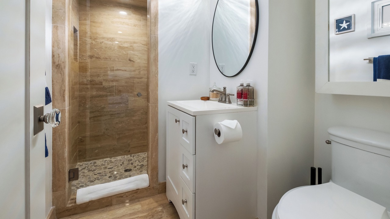 Photo of Bathroom in Harbor