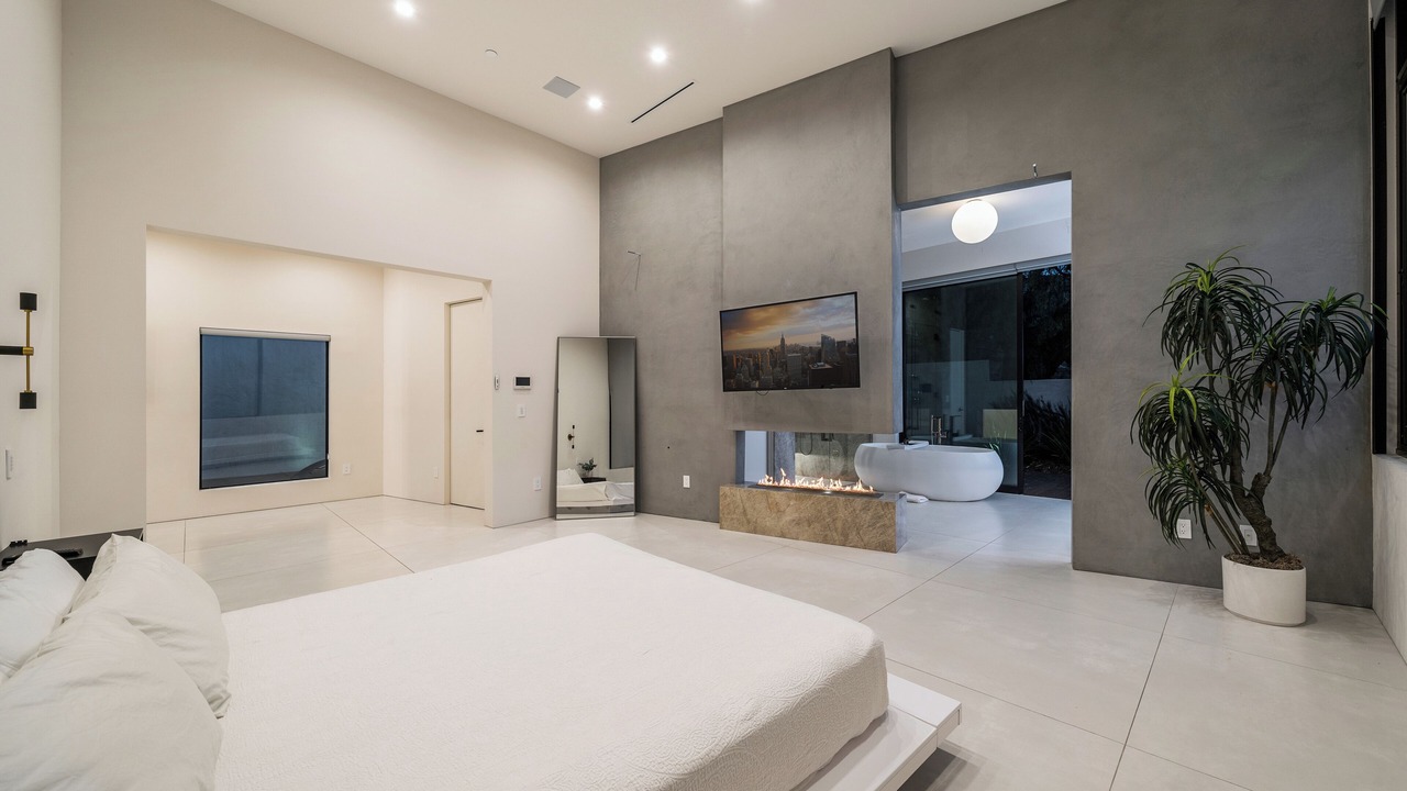 Photo of Bedroom in Hollywood Dell