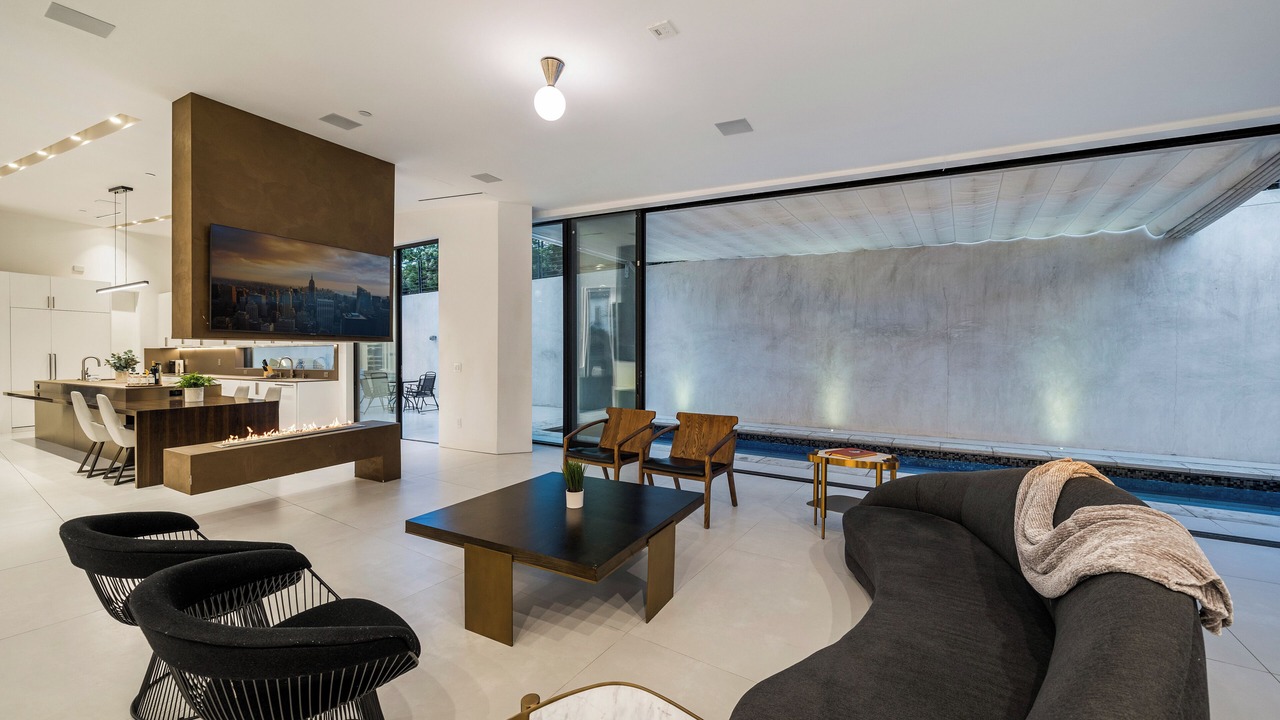 Photo of Livingroom in Hollywood Dell