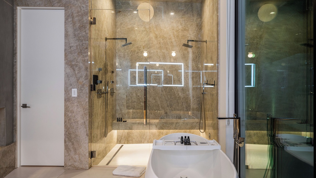 Photo of Bathroom in Hollywood Dell