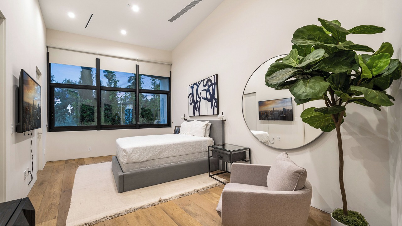Photo of Bedroom in Hollywood Dell