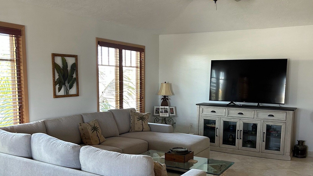 Photo of Livingroom in Doctor's Arm