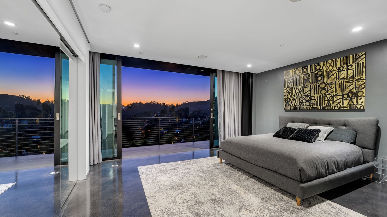 Photo of Others in Hollywood Hills