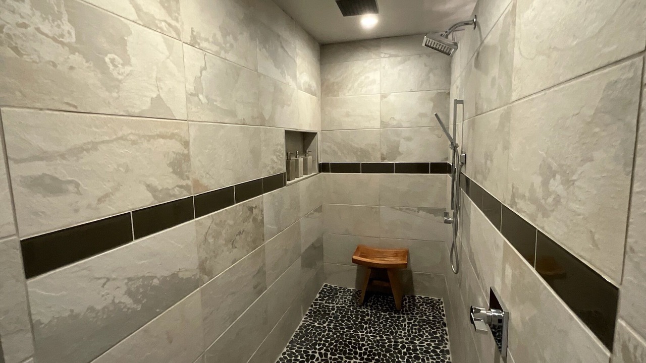 Photo of Bathroom in The Plaza