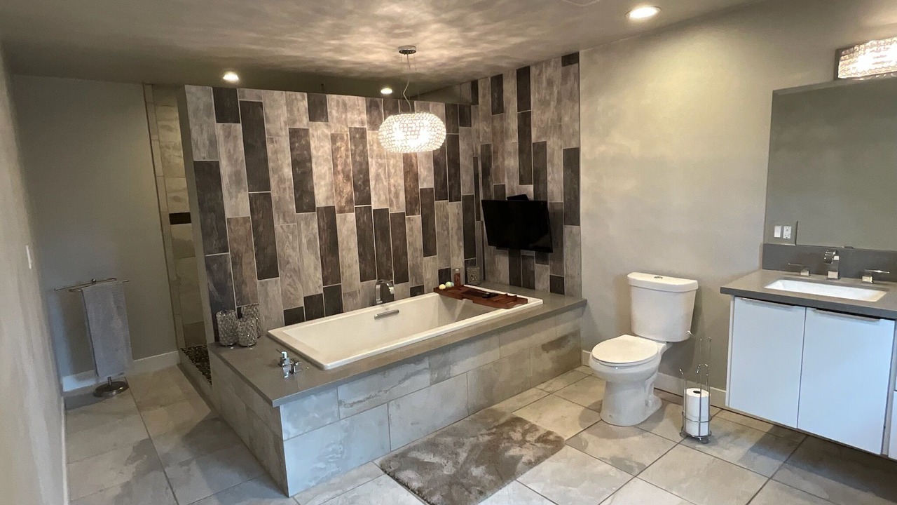 Photo of Bathroom in The Plaza