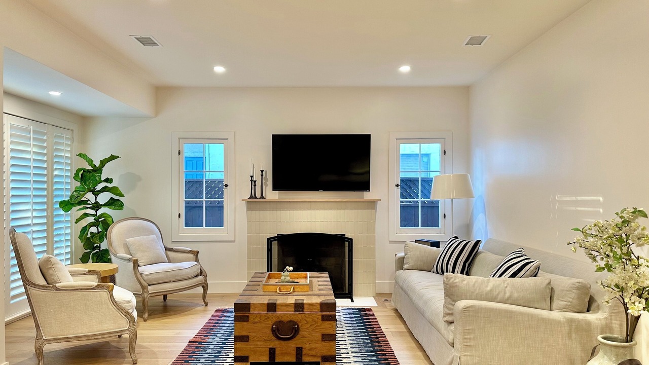 Photo of Livingroom in West Los Angeles