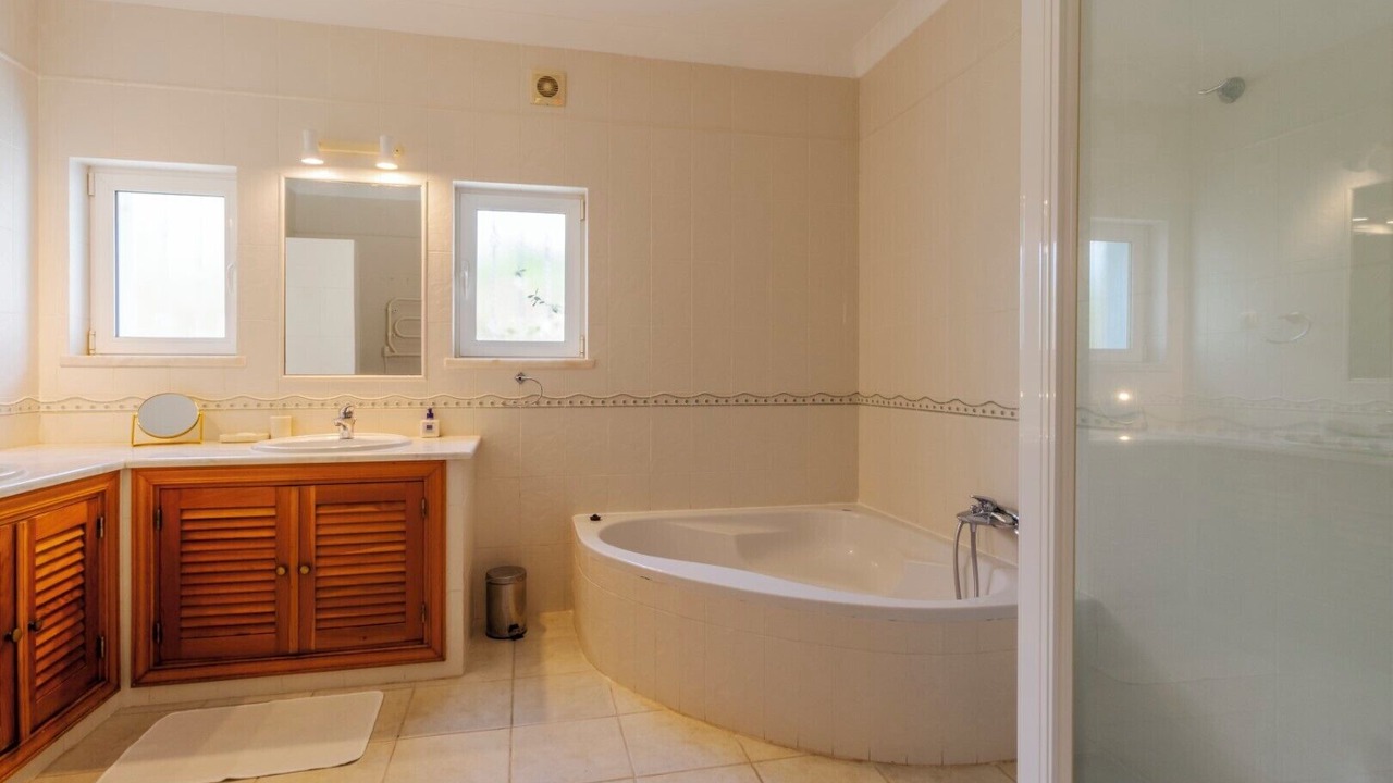 Photo of Bathroom in Budens
