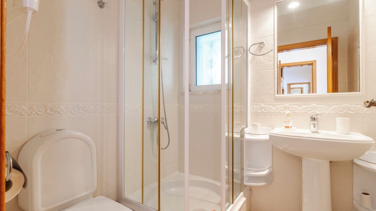 Photo of Bathroom in Budens
