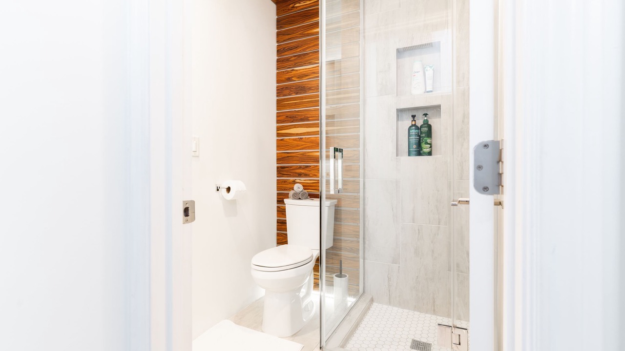 Photo of Bathroom in The Plaza