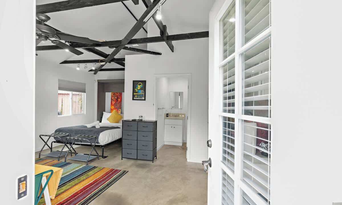 Photo of Bedroom in Pico - Robertson