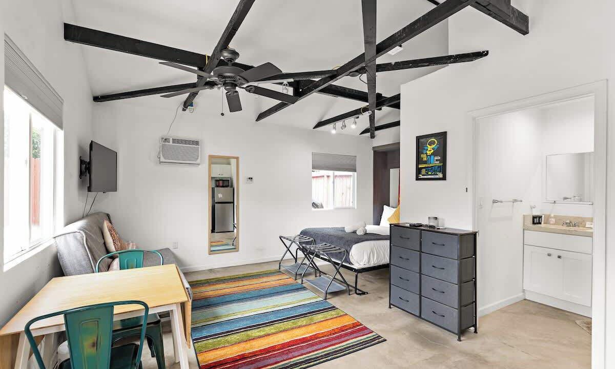 Photo of Bedroom in Pico - Robertson