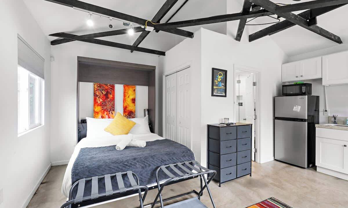 Photo of Bedroom in Pico - Robertson