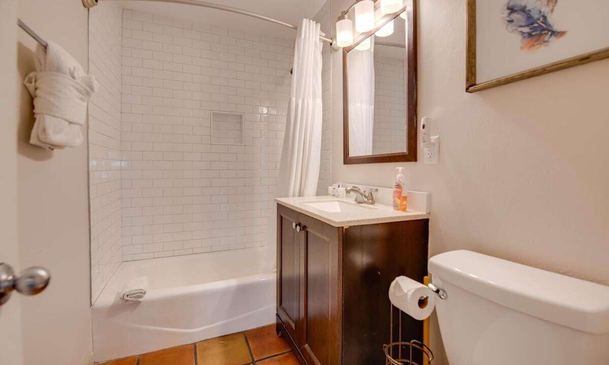 Photo of Bathroom in Uptown - Upper Duval