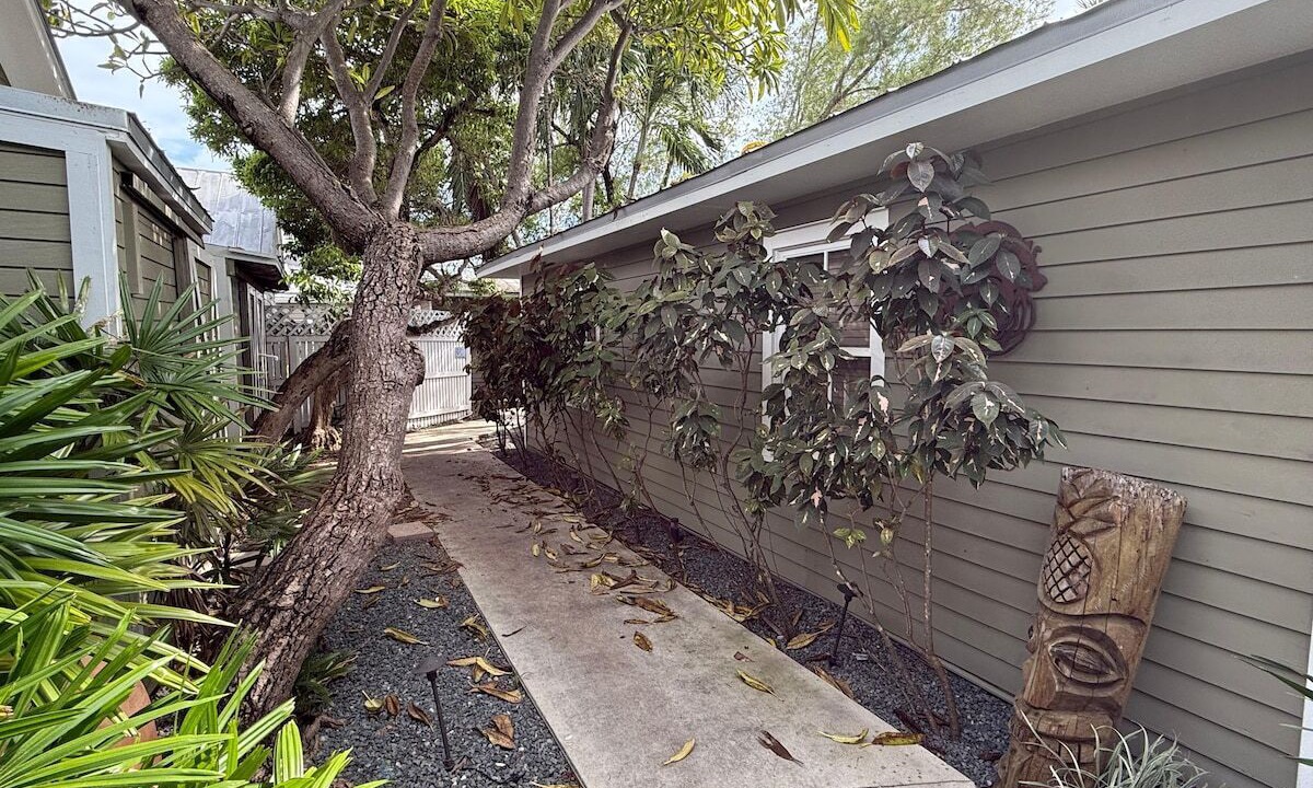 Photo of Outdoor in Uptown - Upper Duval