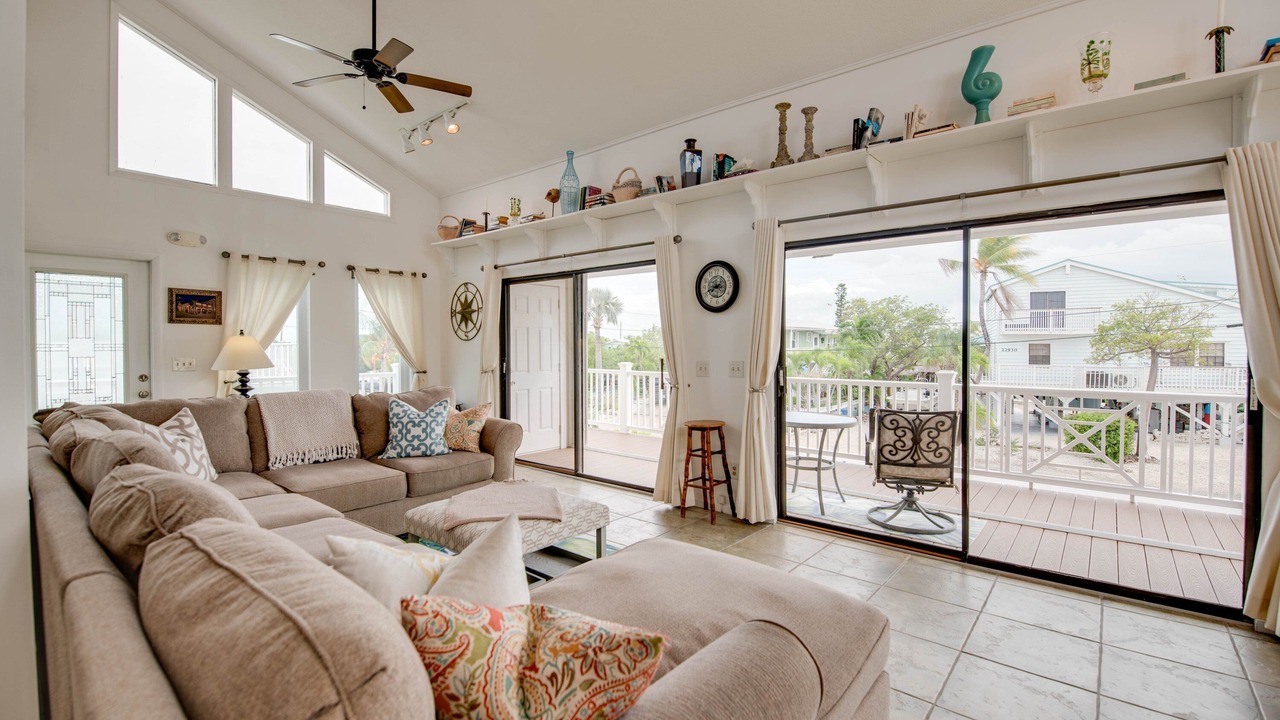 Photo of Livingroom in Cutthroat Harbor Estates