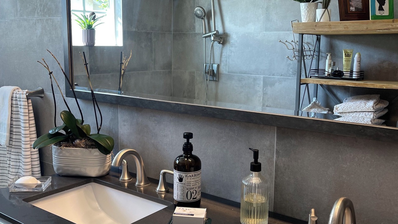 Photo of Bathroom in Lawndale
