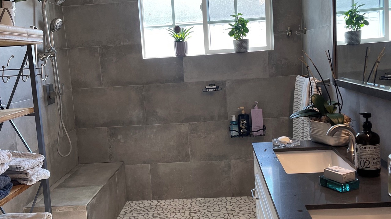 Photo of Bathroom in Lawndale