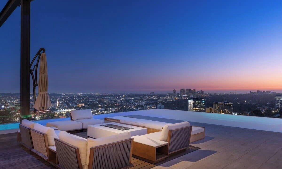 Photo of Patio Balcony in Hollywood Hills West