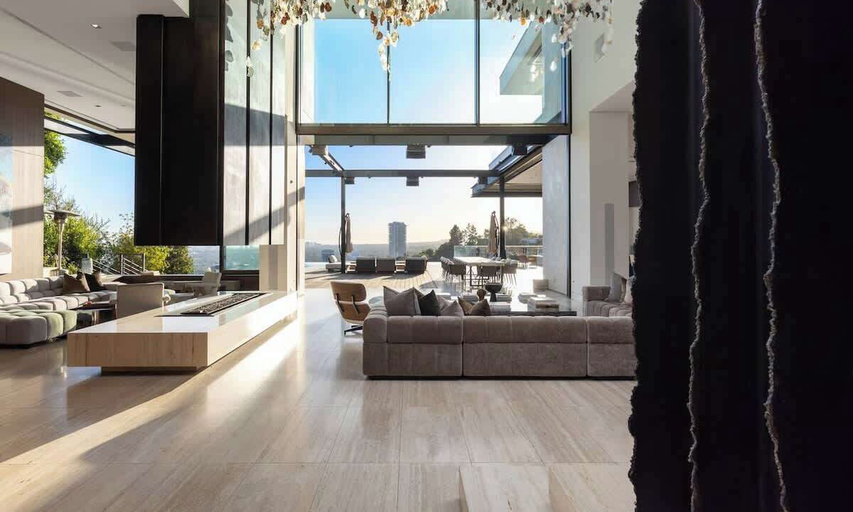 Photo of Others in Hollywood Hills West