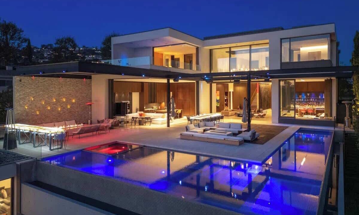 Photo of Outdoor in Hollywood Hills West