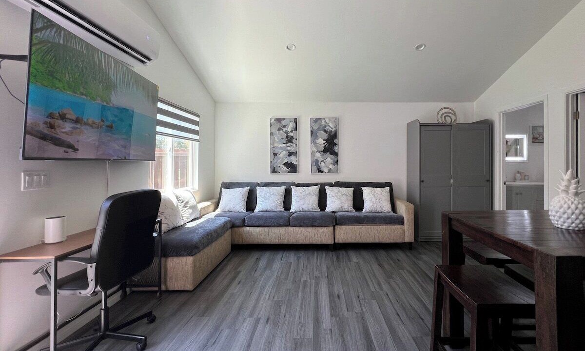 Photo of Livingroom in Harbor Gateway North