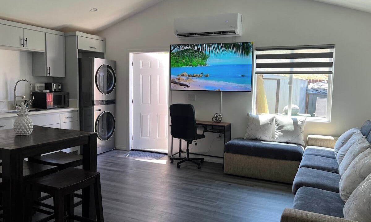 Photo of Livingroom in Harbor Gateway North