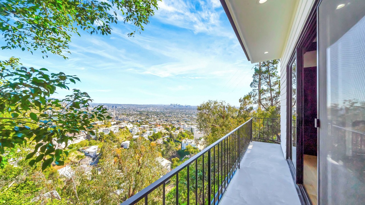 Photo of Outdoor in Hollywood Hills West