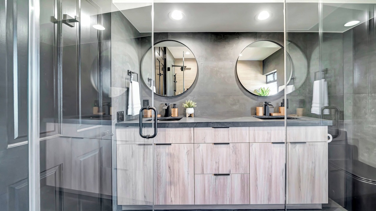 Photo of Bathroom in Hollywood Hills West