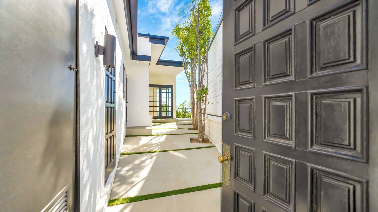 Photo of Outdoor in Hollywood Hills West