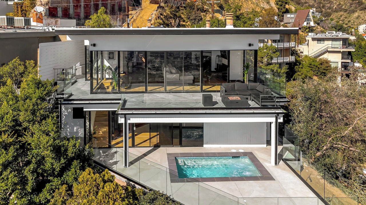 Photo of Outdoor in Hollywood Hills West