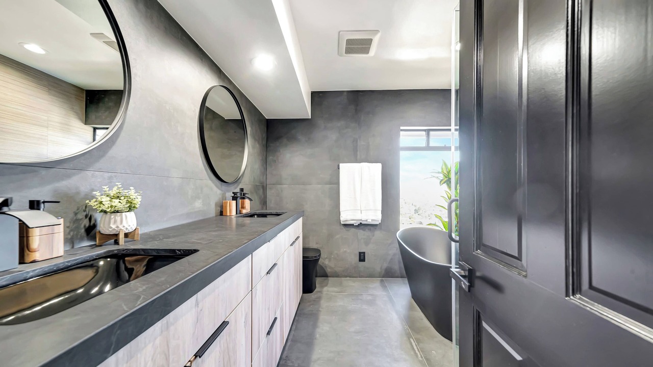 Photo of Bathroom in Hollywood Hills West