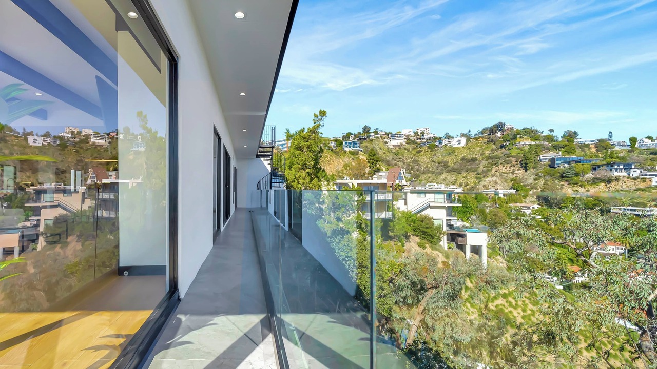 Photo of Outdoor in Hollywood Hills West