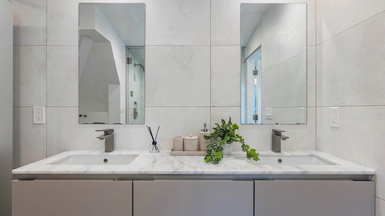 Photo of Bathroom in Carthay Circle