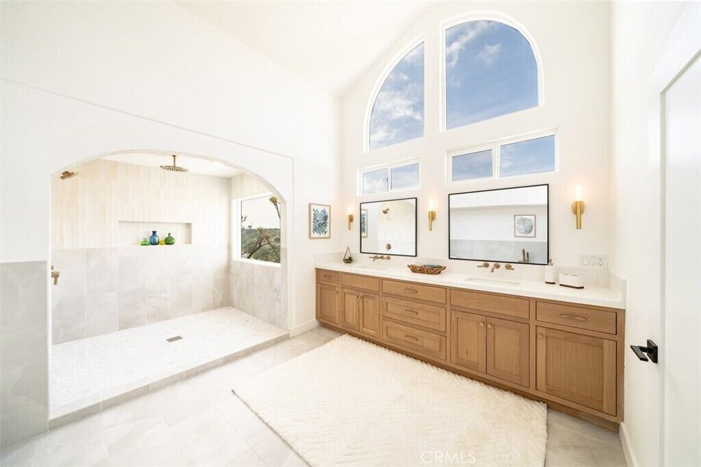 Photo of Bathroom in Crenshaw