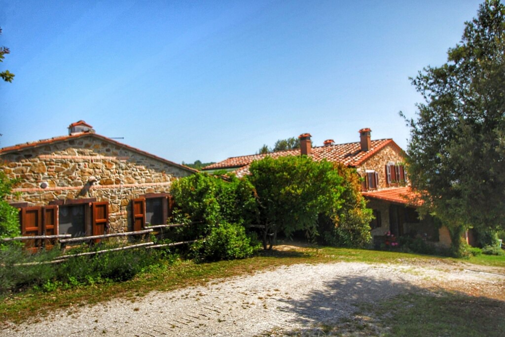 Photo of Buildings in Paciano