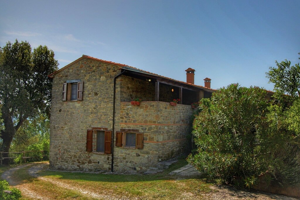 Photo of Buildings in Paciano