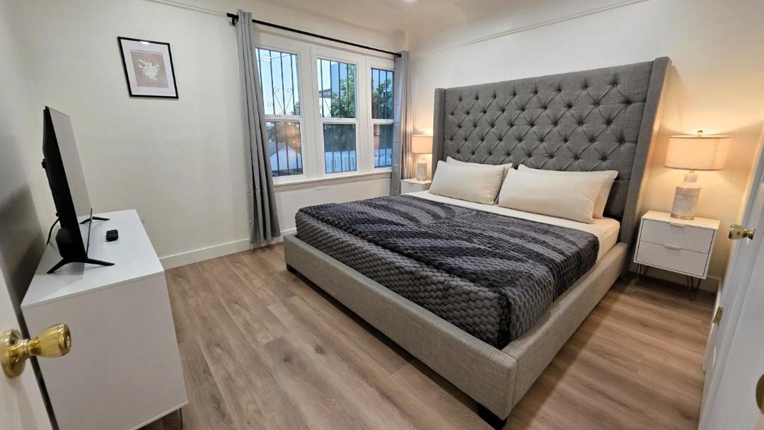 Photo of Bedroom in Pico - Robertson