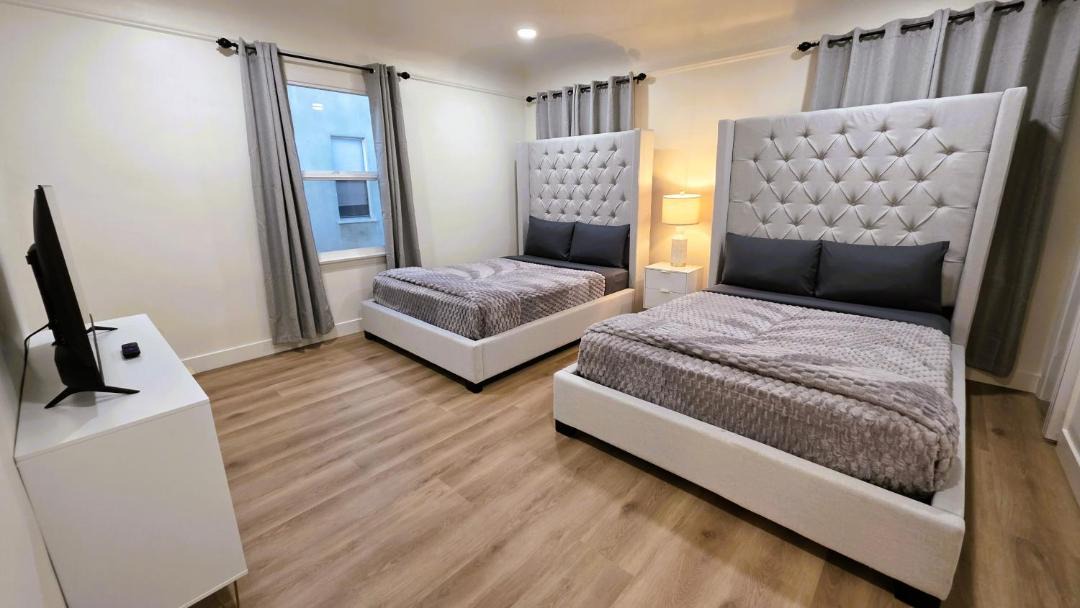 Photo of Bedroom in Pico - Robertson