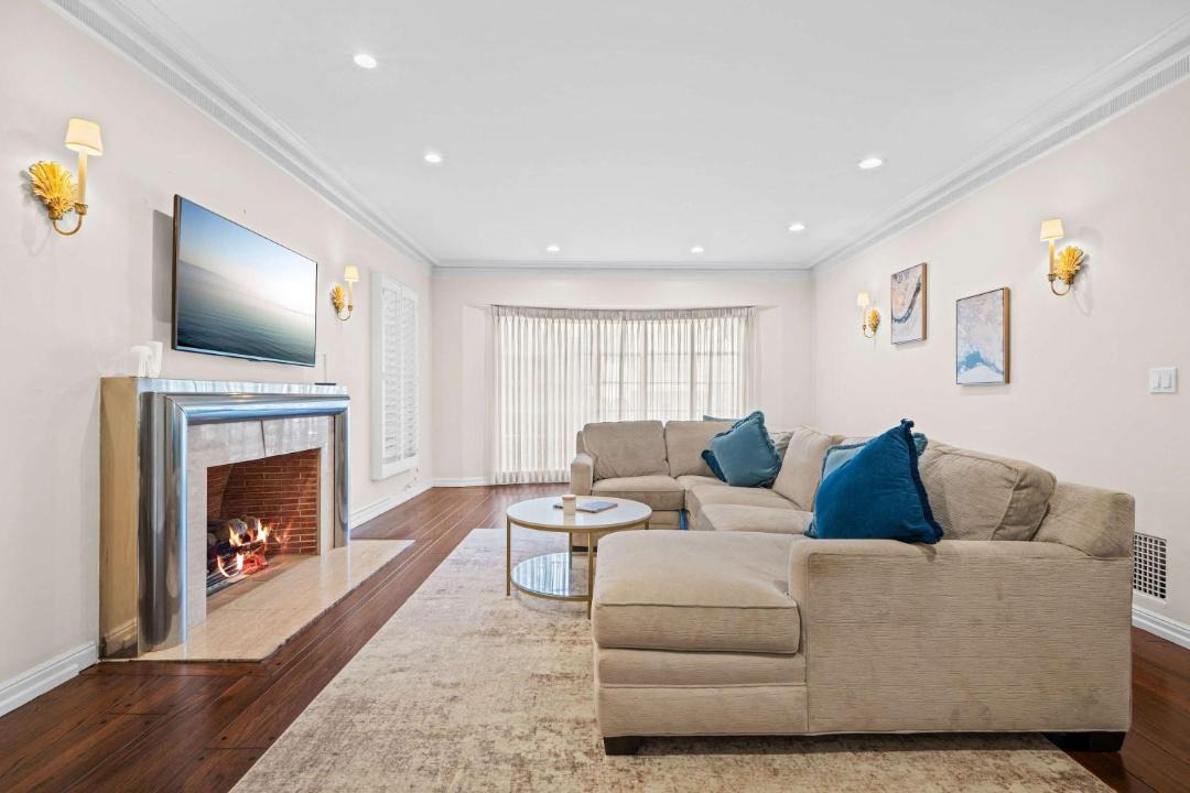 Photo of Livingroom in Pico - Robertson