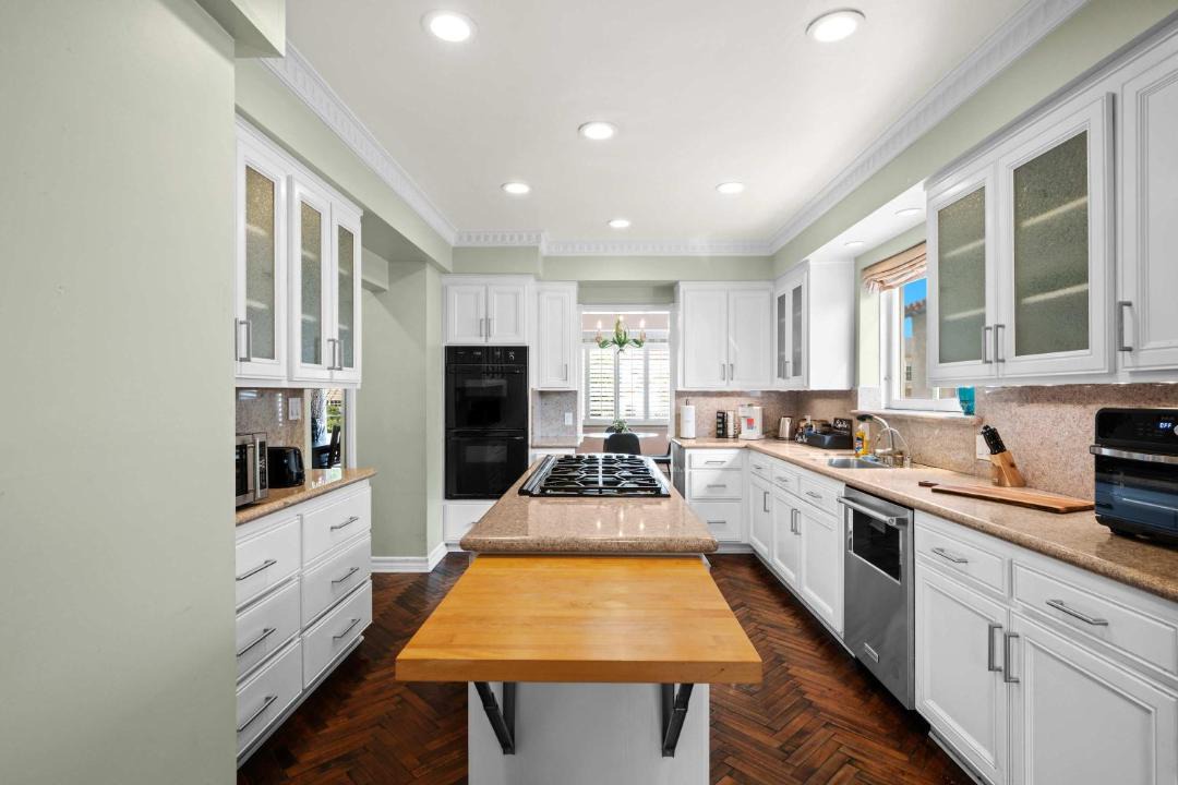 Photo of Kitchen in Pico - Robertson