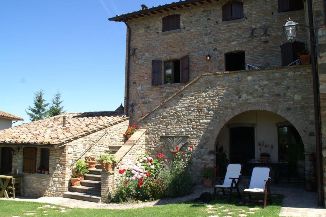 Photo of Others in Montone