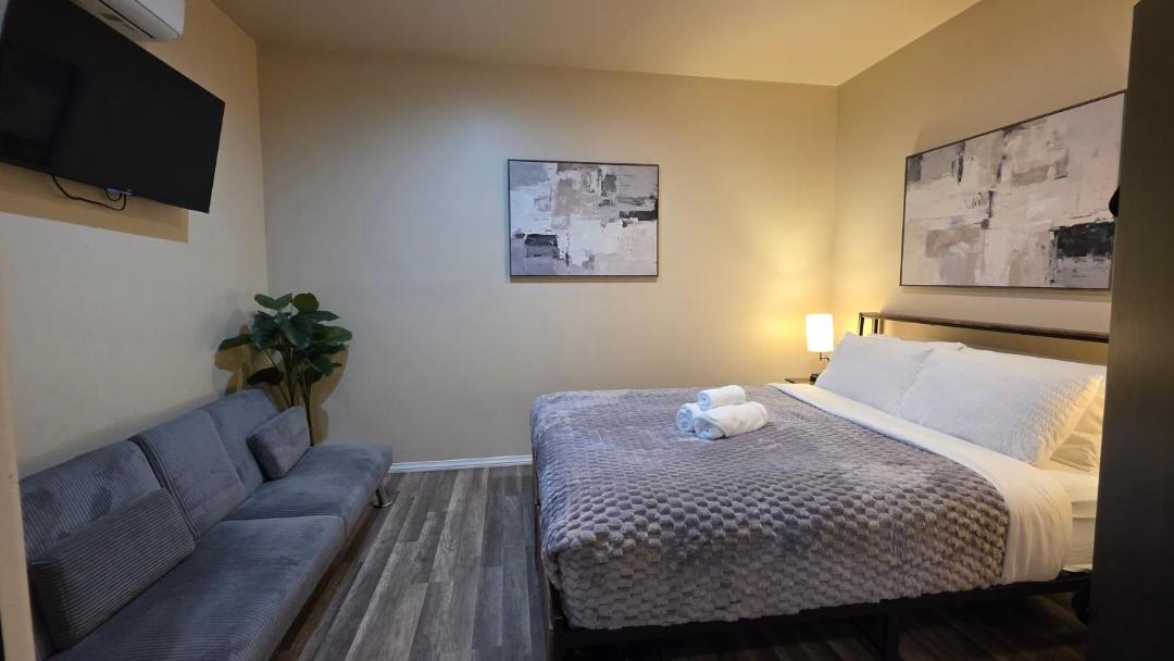 Photo of Bedroom in Beverly Grove